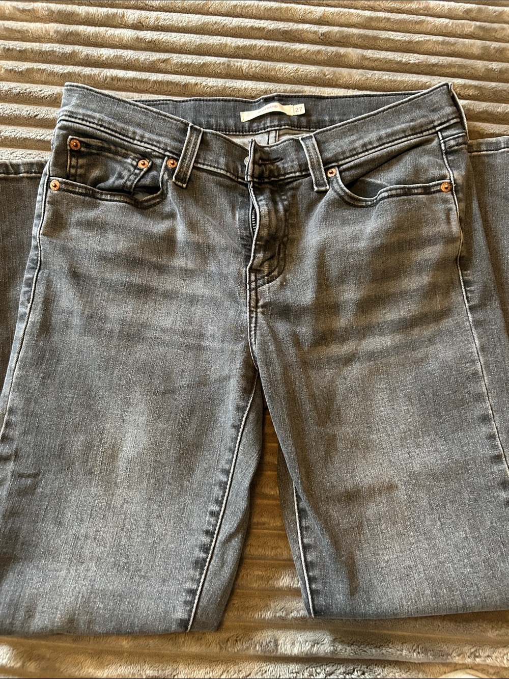Levi's Women's Ankle Cropped Jeans — Faded Gray Wash boyfriend fit - Picture 2 of 2